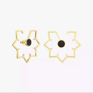 Gold geometric earring